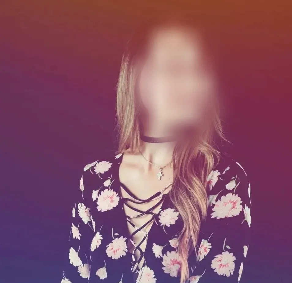 Isabella, 24