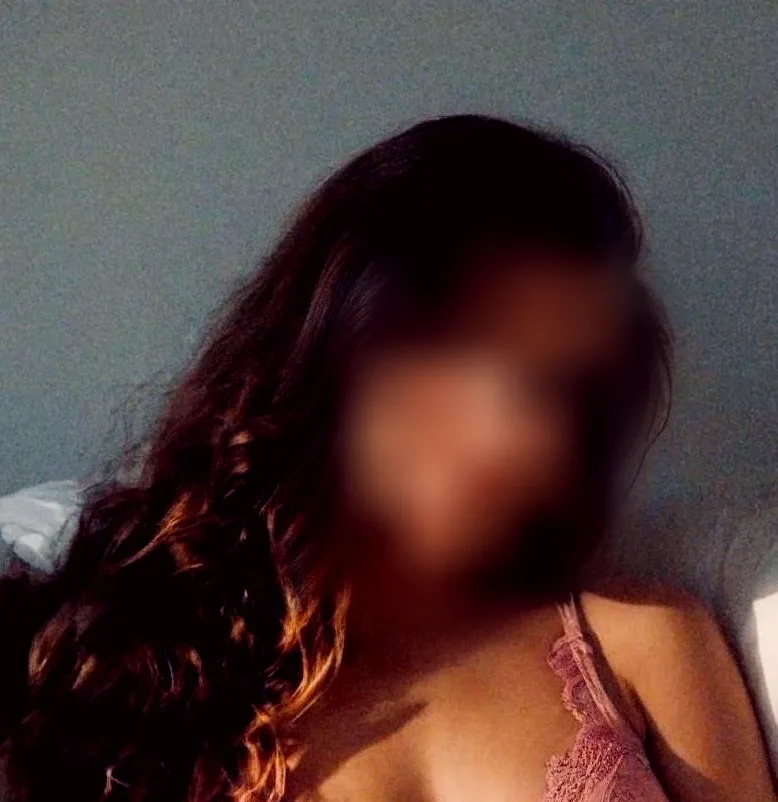 Laura, 25